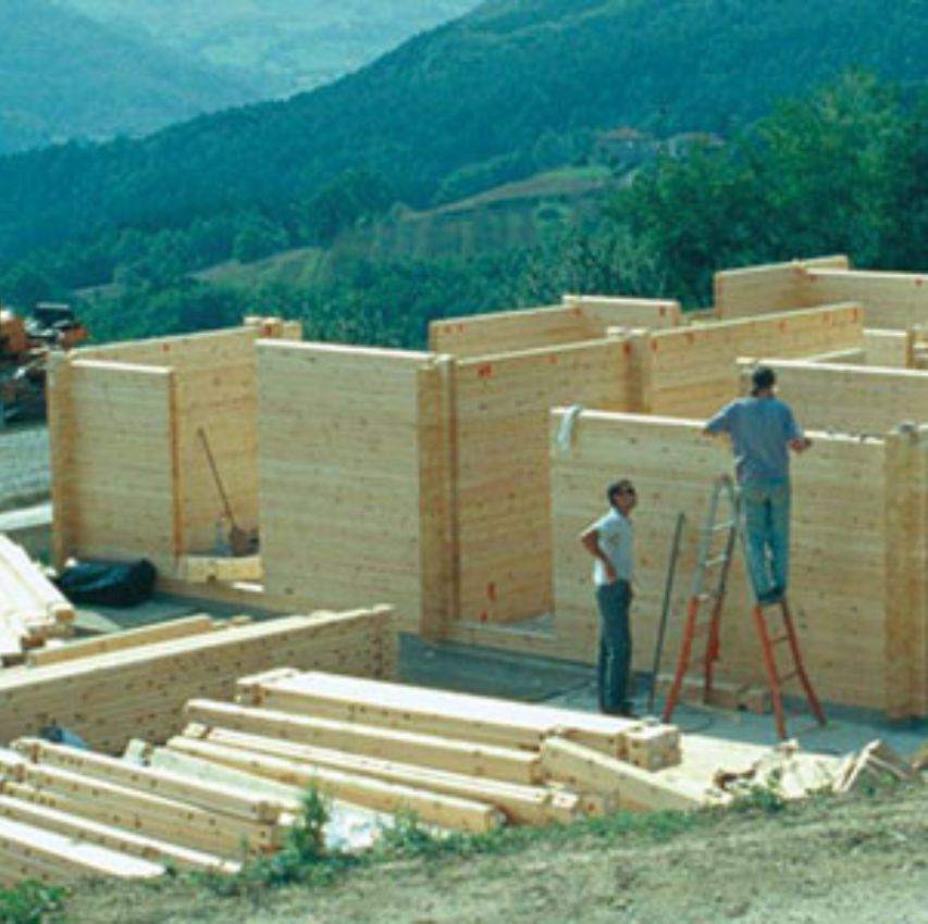 Costruzione del primo laboratorio in legno nel 2001