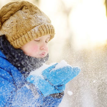 bambino sulla neve