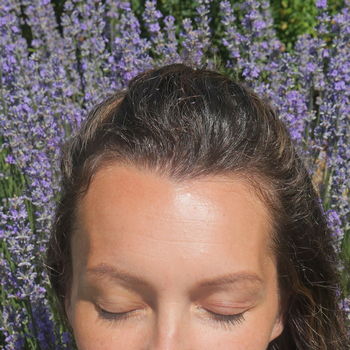 testa di donna con lavanda