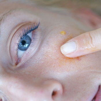 siero per il viso con texture naturale