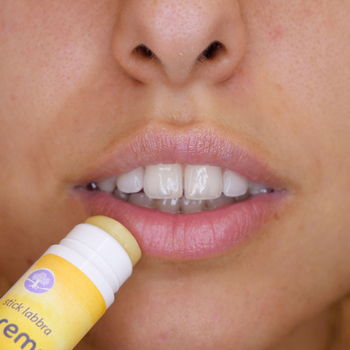 skincare crema per le labbra