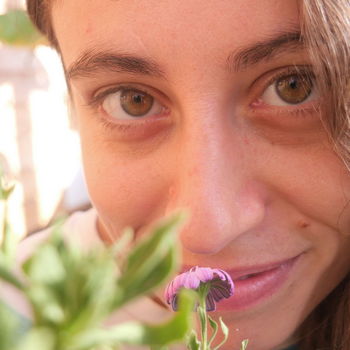 viso con fiore